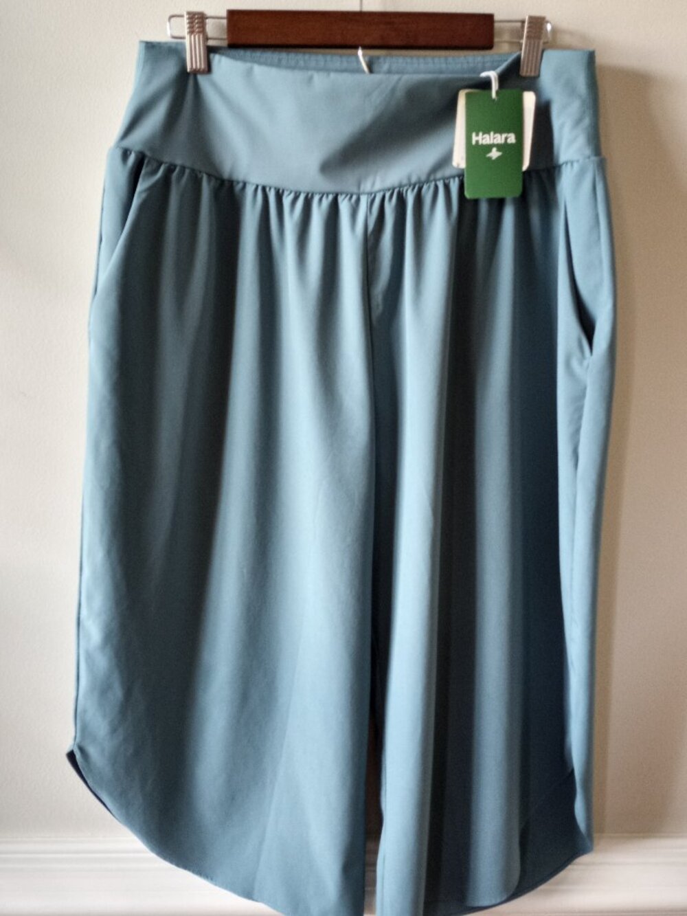 'HALARA' XL Cropped Breezeful Pant Sea Green Pockets NWT